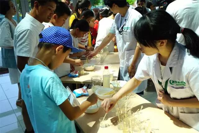 快乐童年，，清静偕行——绿城检测暑期儿童食物清静宣传运动-绿城农科检测手艺有限公司