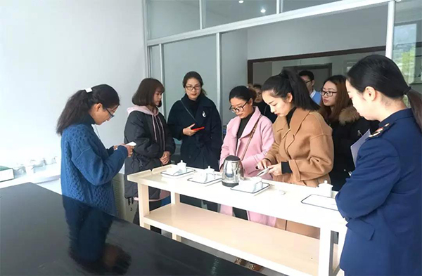 丽水一飞冲天300倍游戏检测对丽水市景宁12家茶叶企业举行出厂磨练培训-丽水一飞冲天300倍游戏农科检测手艺有限公司